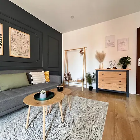 Artic Apartman-nearby Center!